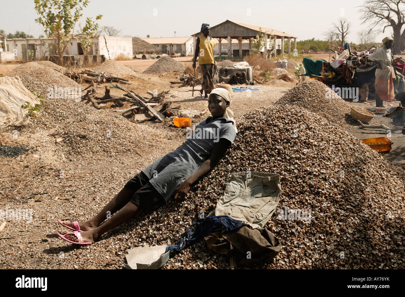 Avoir un repos à l'Afrique de l'ouest de la Gambie Bolong Banque D'Images