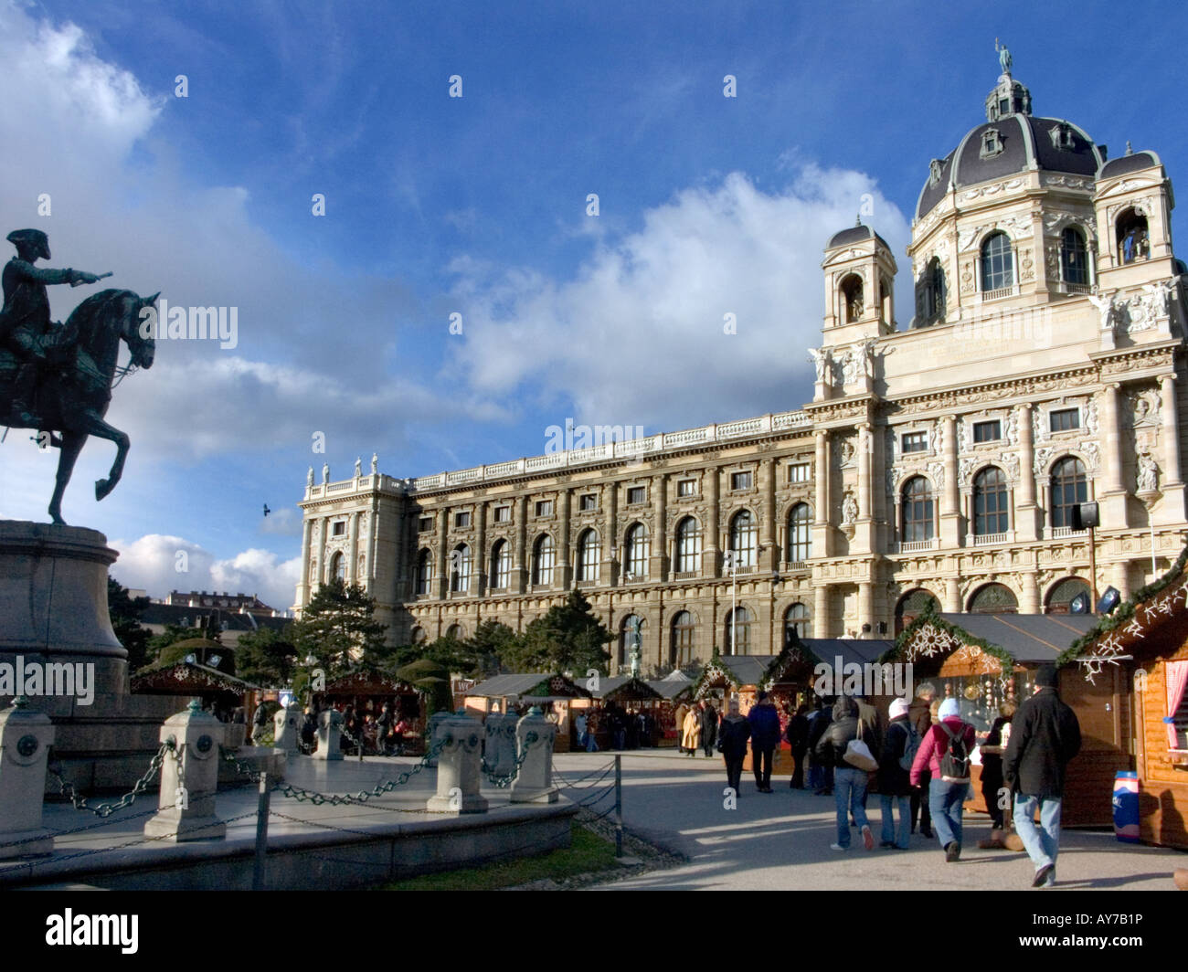 L'Histoire Naturelle (Naturhistorisches Museum) et marché de Noël, Maria Theresien Platz, Vienne, Autriche Banque D'Images