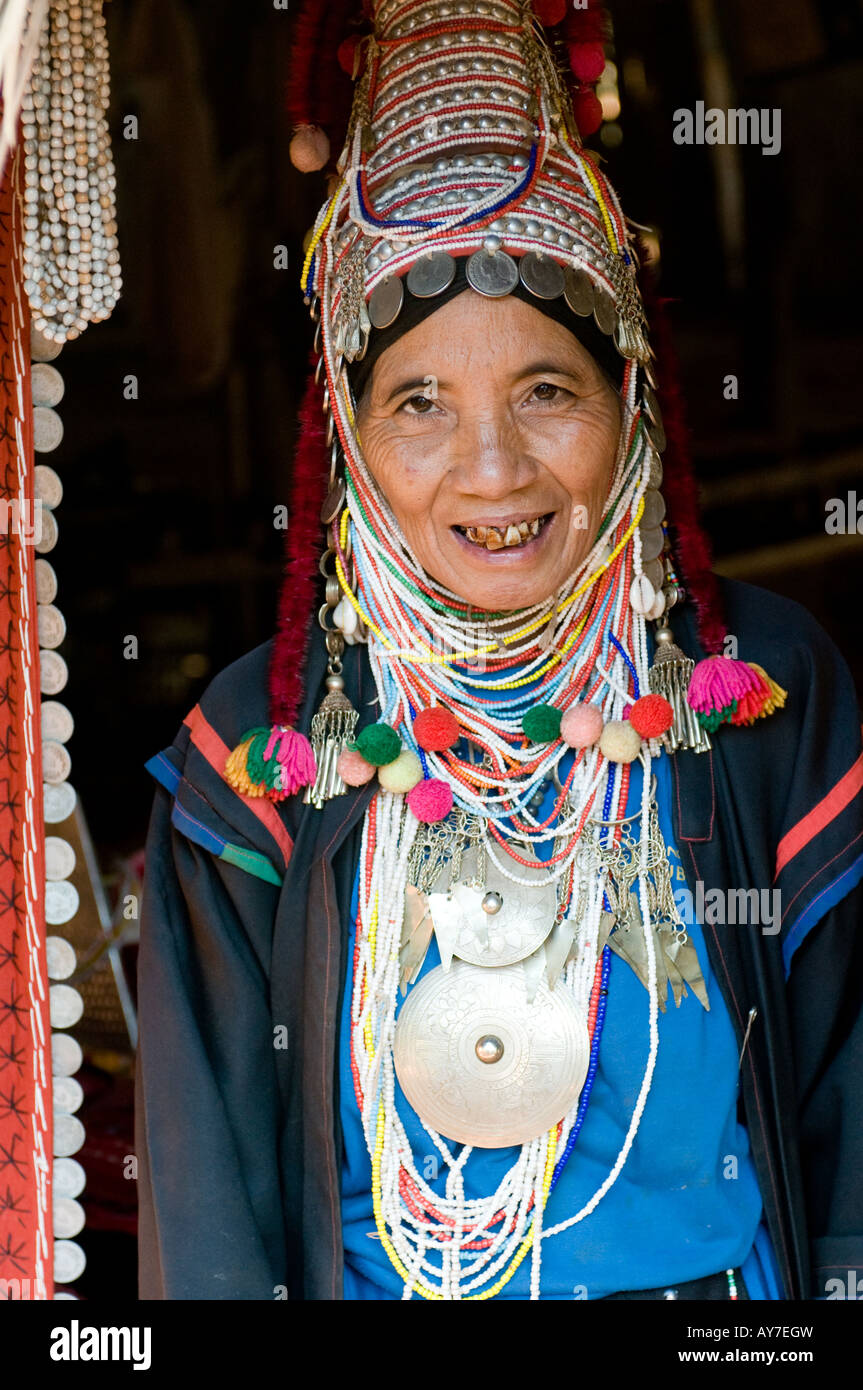 Vieille Femme au village de la tribu hill Chiang Rai, Thaïlande Banque D'Images