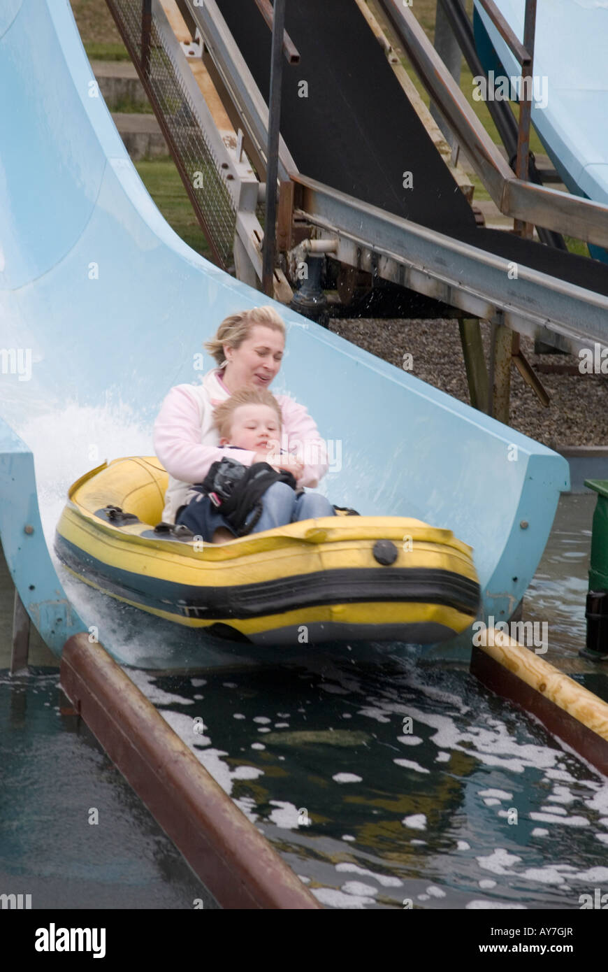 Le Wave Breaker Ride au parc à thème Pleasurewood Hills,Suffolk, Royaume-Uni Banque D'Images