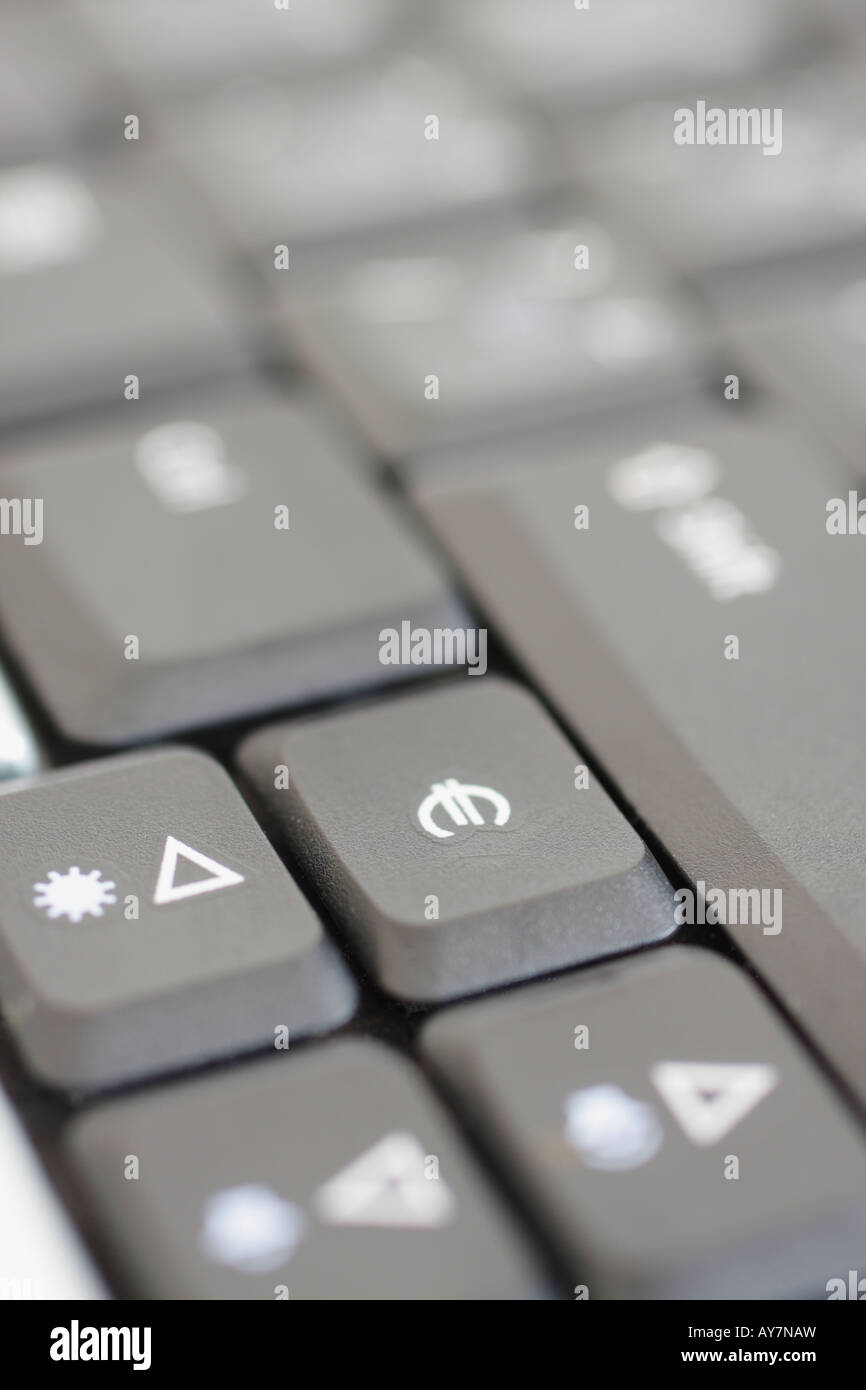 Close Up de clavier d'ordinateur portable avec monnaie euro Sign Banque D'Images