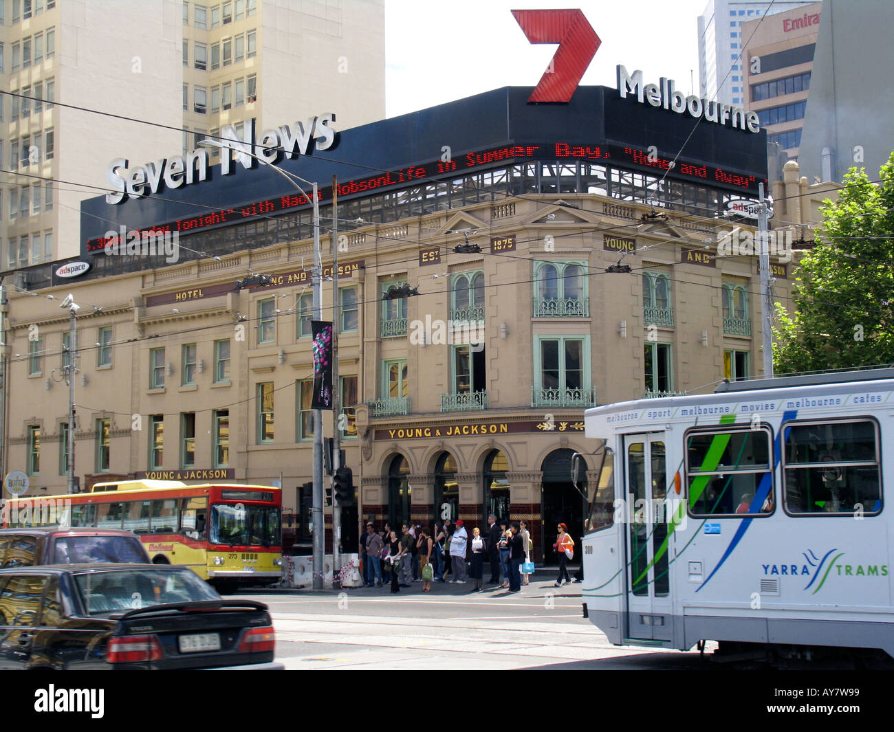 Landmark Hotel and public house Young & Jackson lors de Swanston et de Flinders streets Victoria Melbourne Australie Banque D'Images
