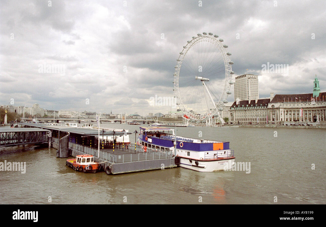 Le London Eye et Westminster Pier de Westminster Bridge Banque D'Images