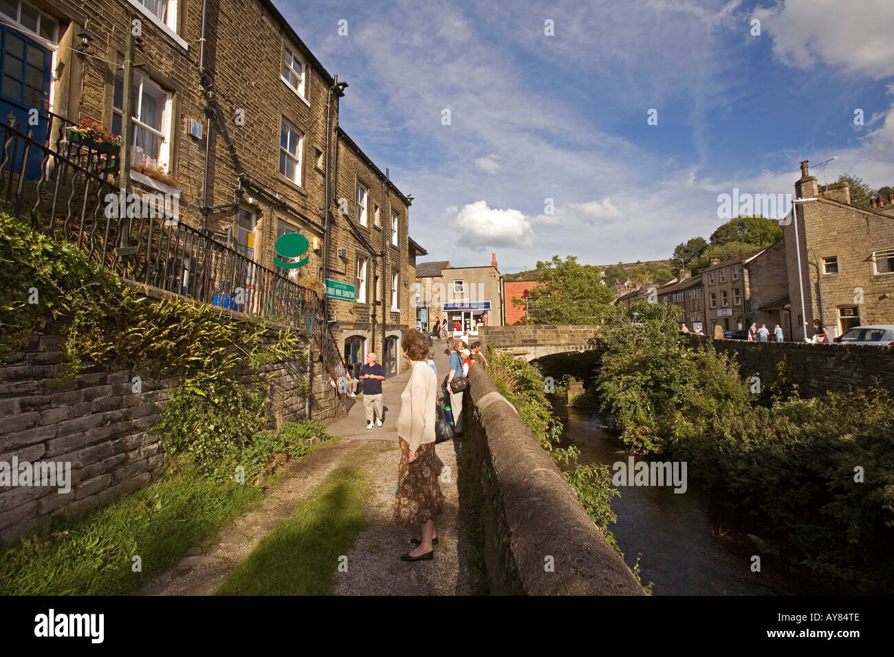 Le centre-ville de Holmfirth Yorkshire UK Norah Battys dernière maison de l'été lieu de tournage de Vin Banque D'Images