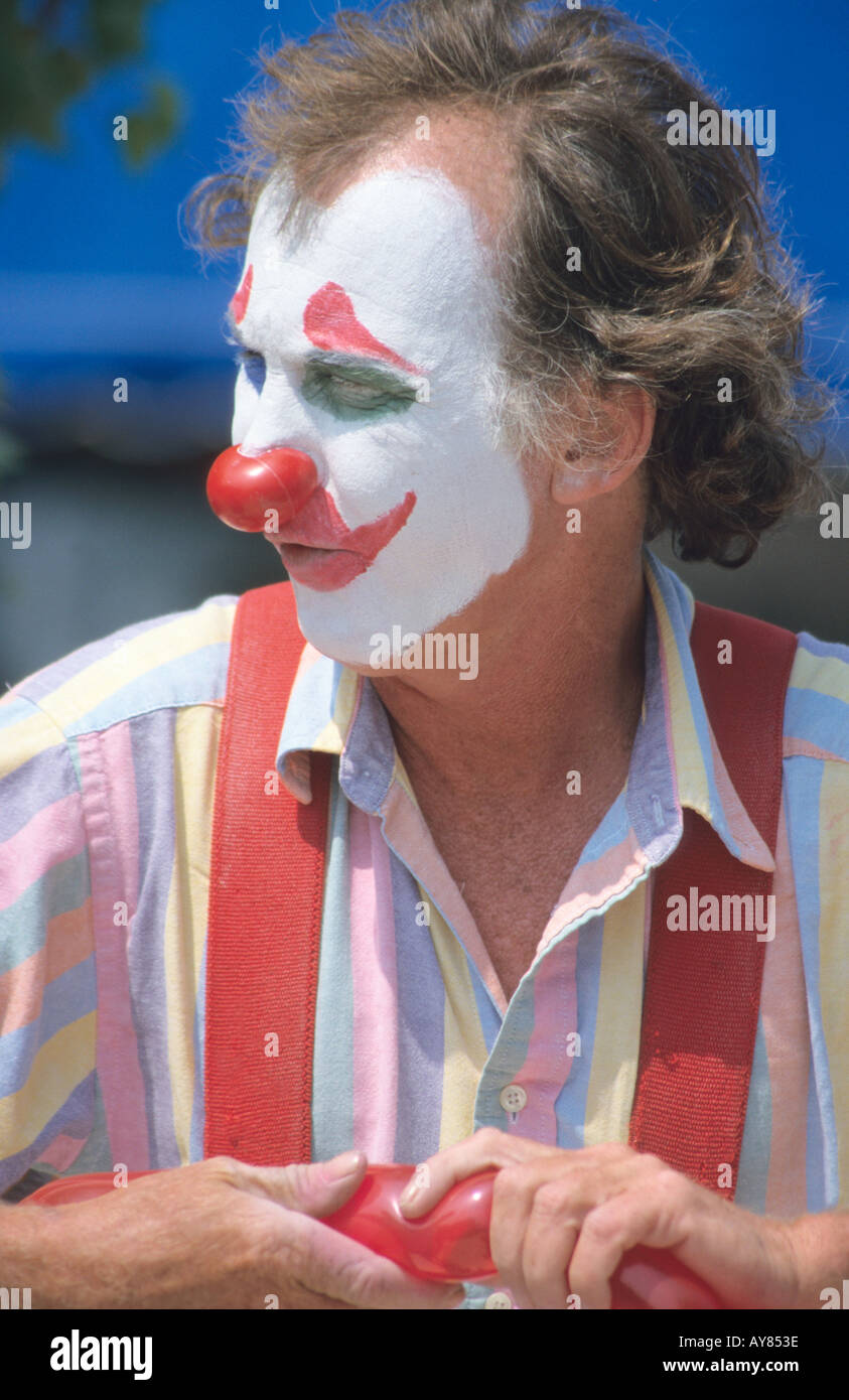 Visage blanc traditionnel clown divertit hors des portes Banque D'Images