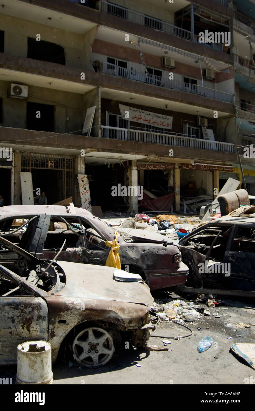 Voitures détruites dans une zone de guerre Beyrouth Liban Moyen Orient Banque D'Images
