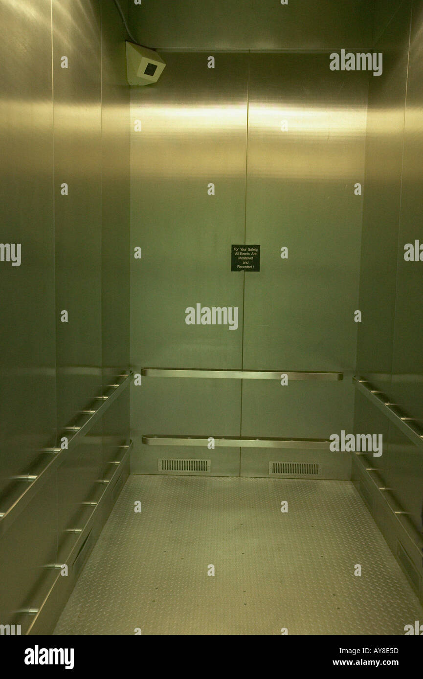 Caméra de sécurité dans la région de monte-charge de gratte hi Banque D'Images