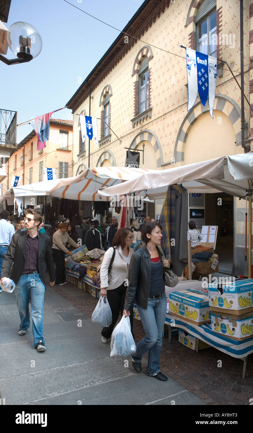 Jour de marché Alba Piemonte Italie Banque D'Images