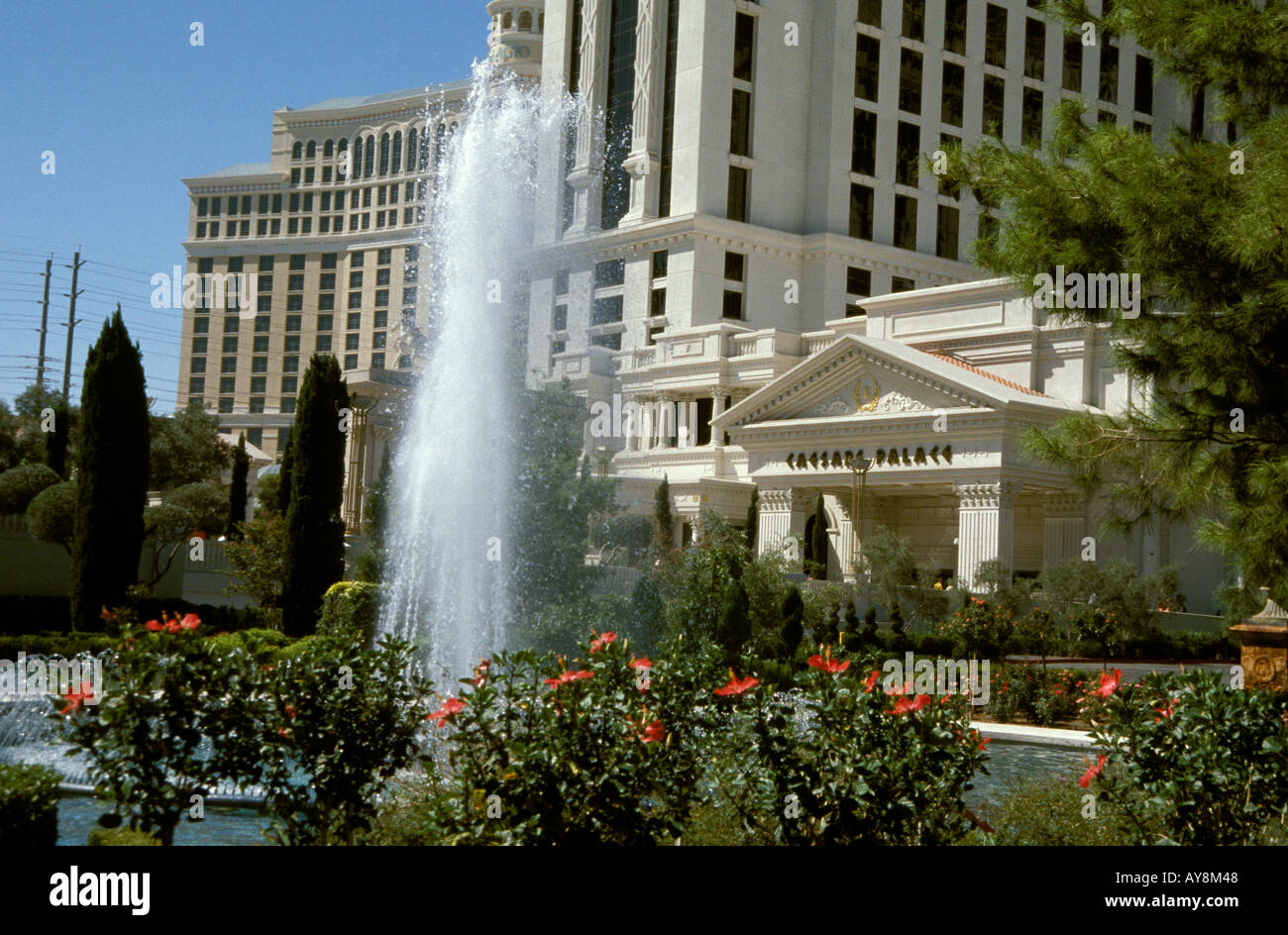 Jardin et fontaine en face de l'hôtel Caesars Palace Las Vegas NV Nevada Banque D'Images