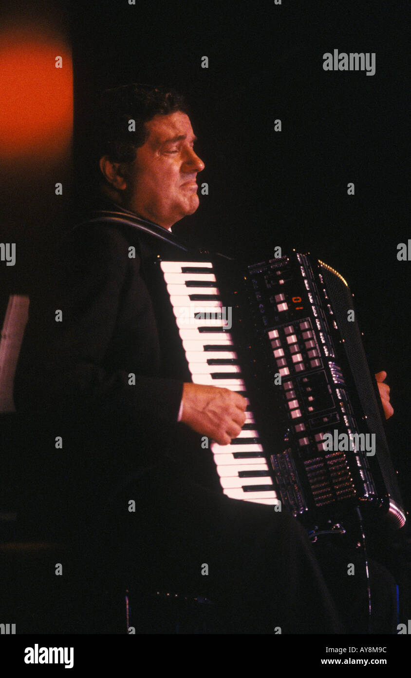 Gervasio Marcosignori le célèbre virtuose de l'accordéon italien au Perth Accordéon Festival annuel. 1989. ANNÉES 1980 ROYAUME-UNI HOMER SYKES Banque D'Images