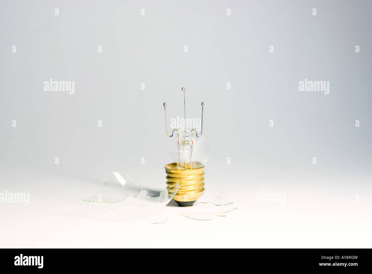 Ampoule cassée, close-up Banque D'Images