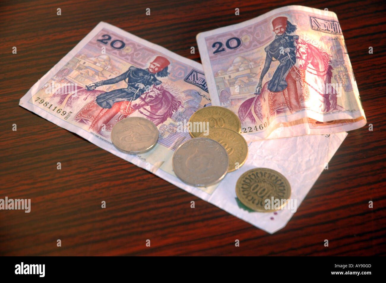Monnaie dinar tunisien, billets et pièces Banque D'Images