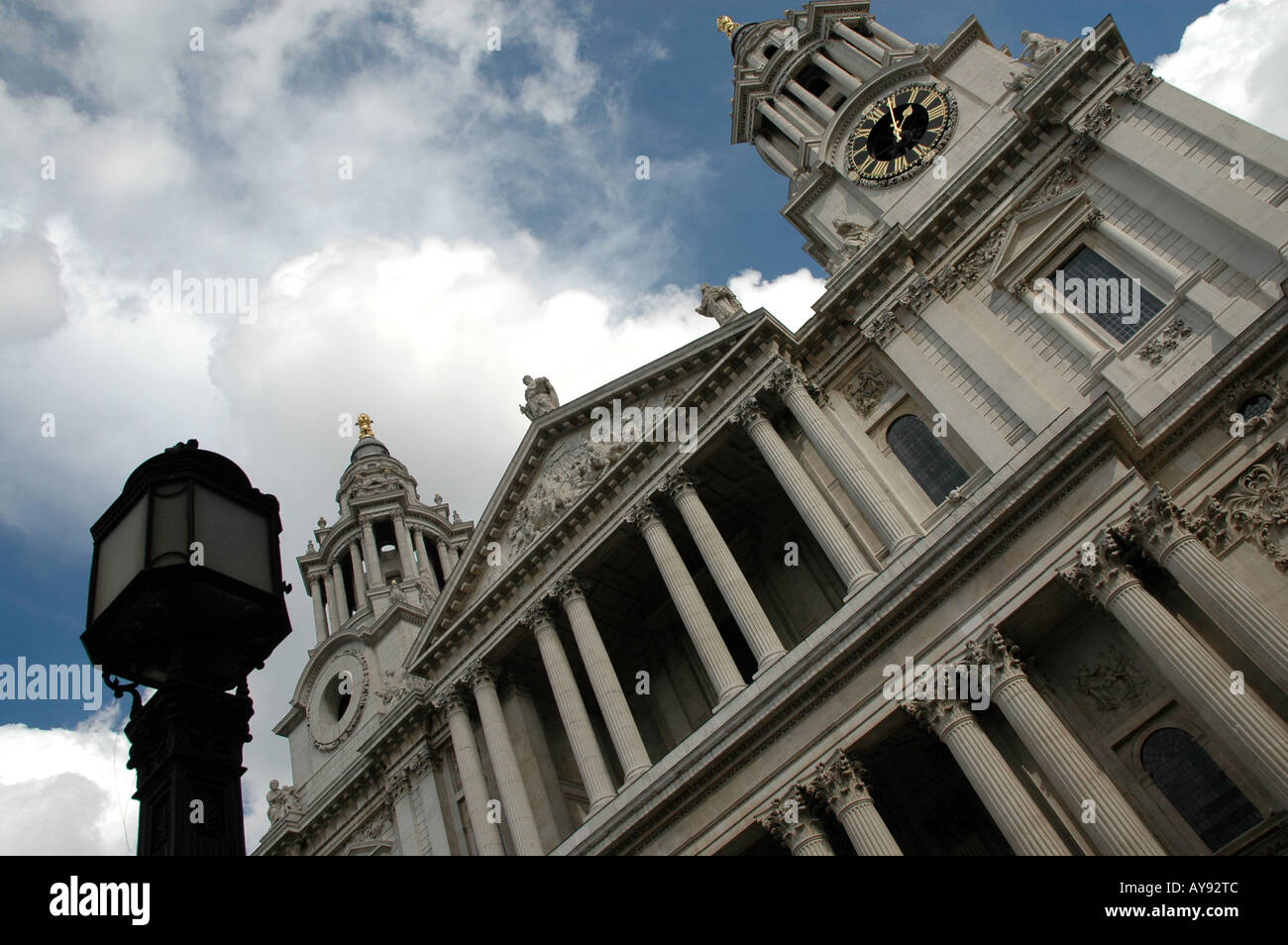 La cathédrale anglicane Saint Paul sur sur Ludgate Hill à Londres Banque D'Images