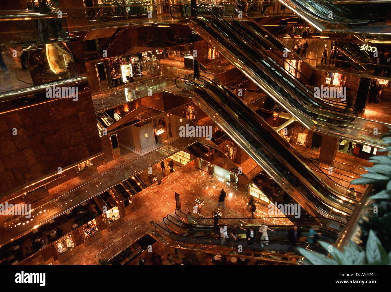 USA New York City 1999 IM foyer des Trump Towers JK 229 96 12 USA New York City 1999 The Atrium of the Trump Tower Das Fotoarchiv Banque D'Images