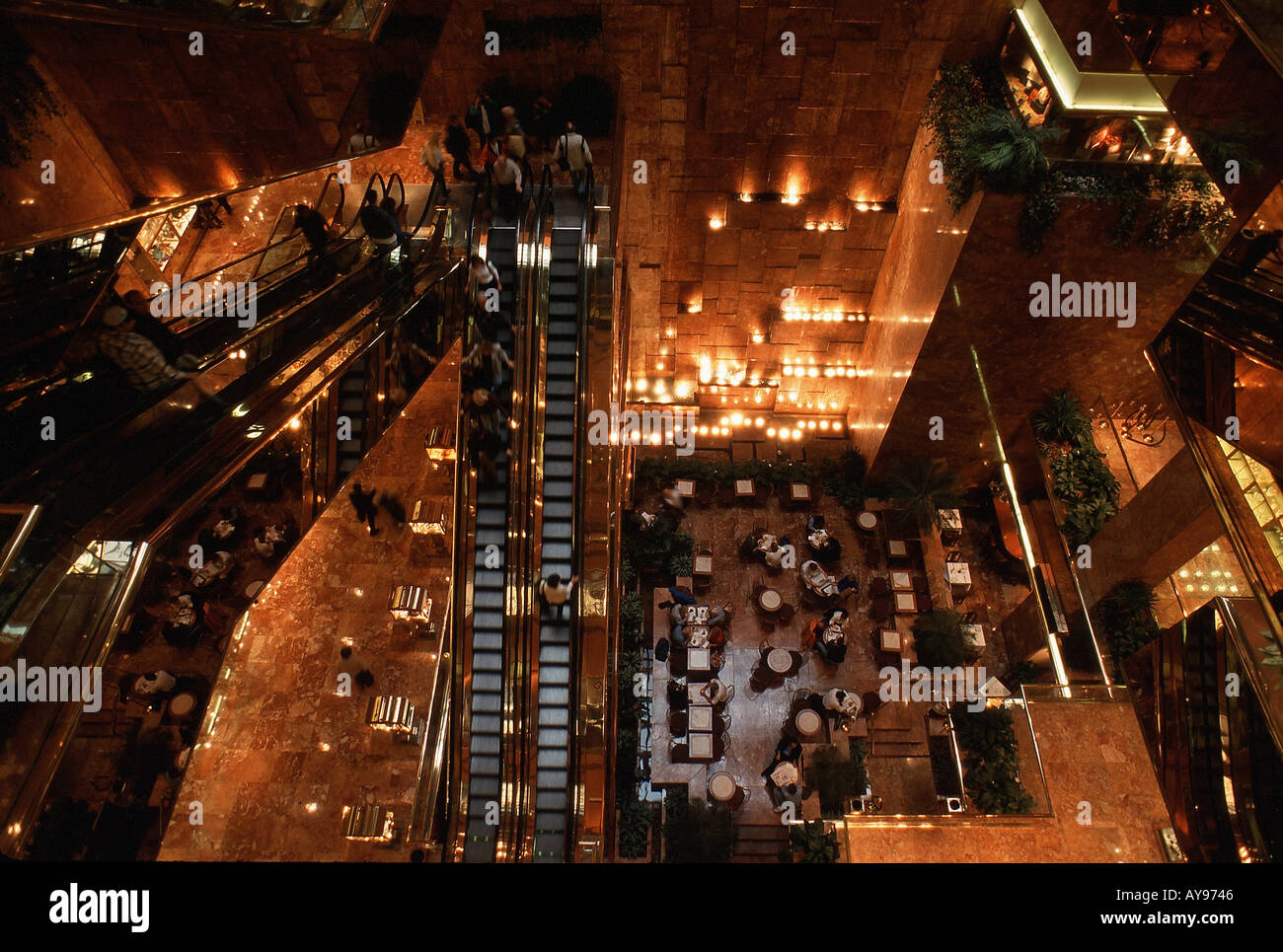 États-Unis New York City 1999 IM foyer des Trump Towers JK 229 96 07 États-Unis New York City 1999 The Atrium Trump Tower Das Fotoarchiv Banque D'Images