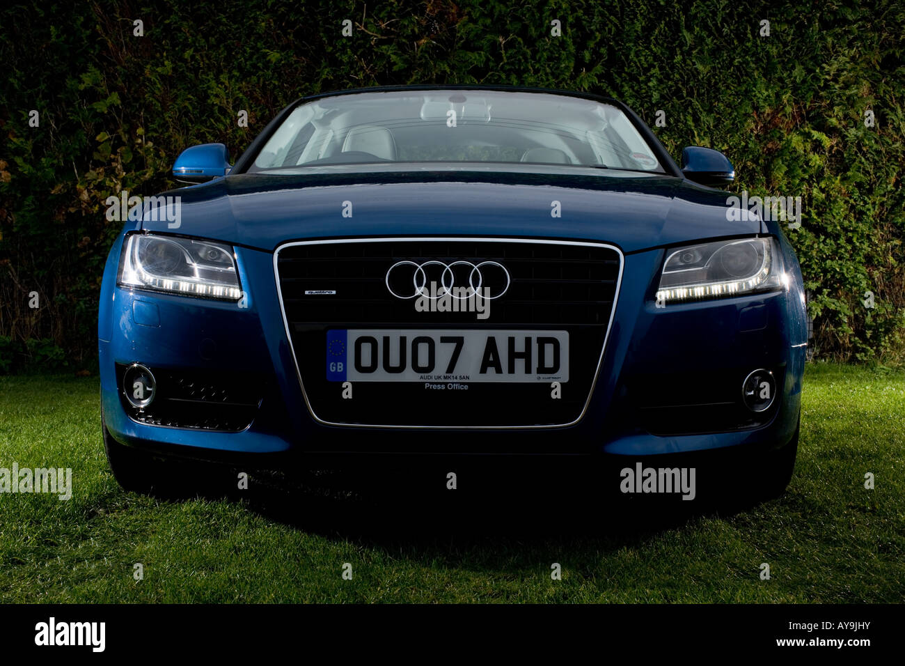 AUDI A5 COUPé 3.0 TDI 2008 bleu néon Banque D'Images