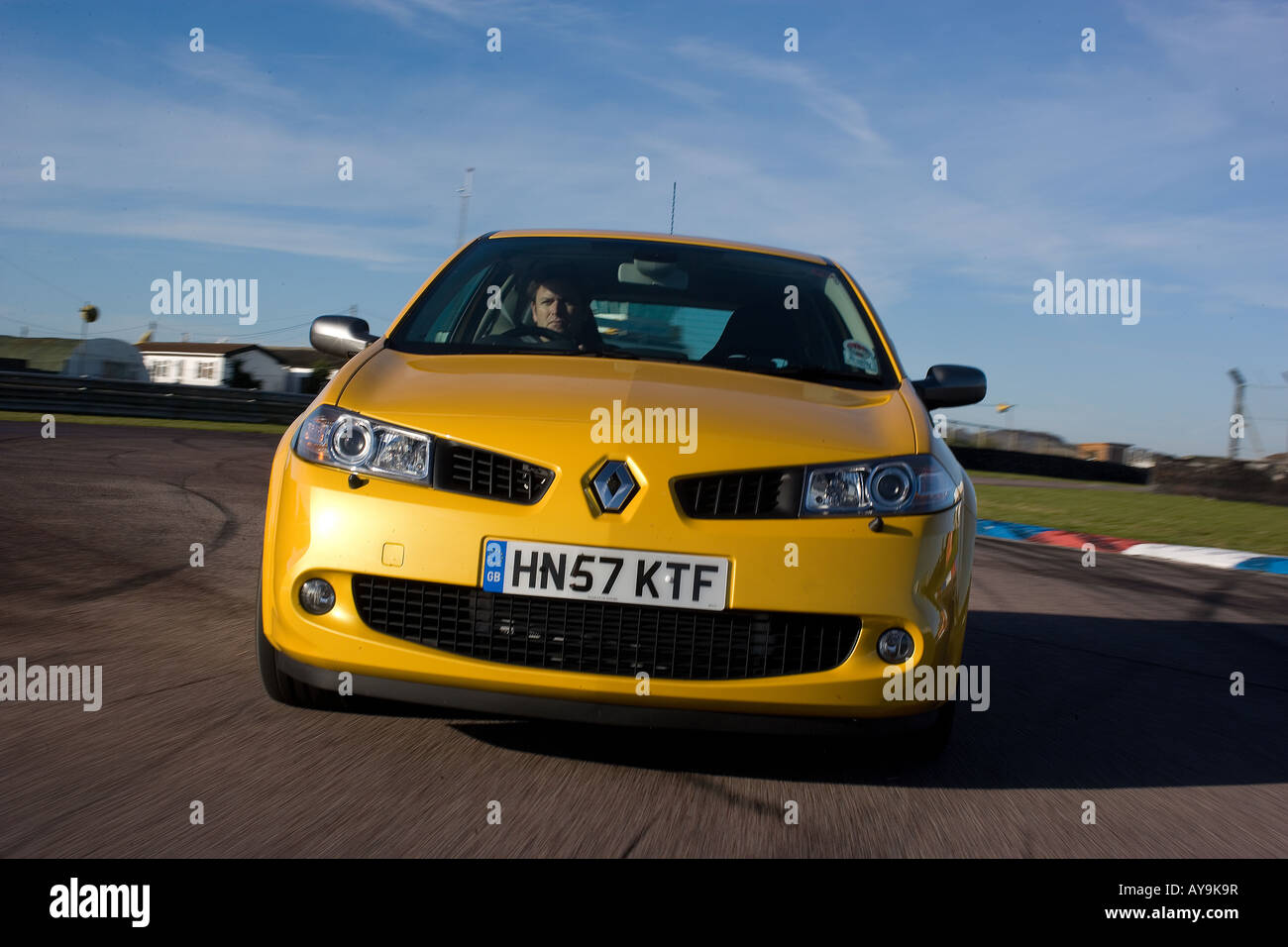 RENAULT Mégane R26 THRUXTON JAUNE RACE TRACK 2008 Banque D'Images