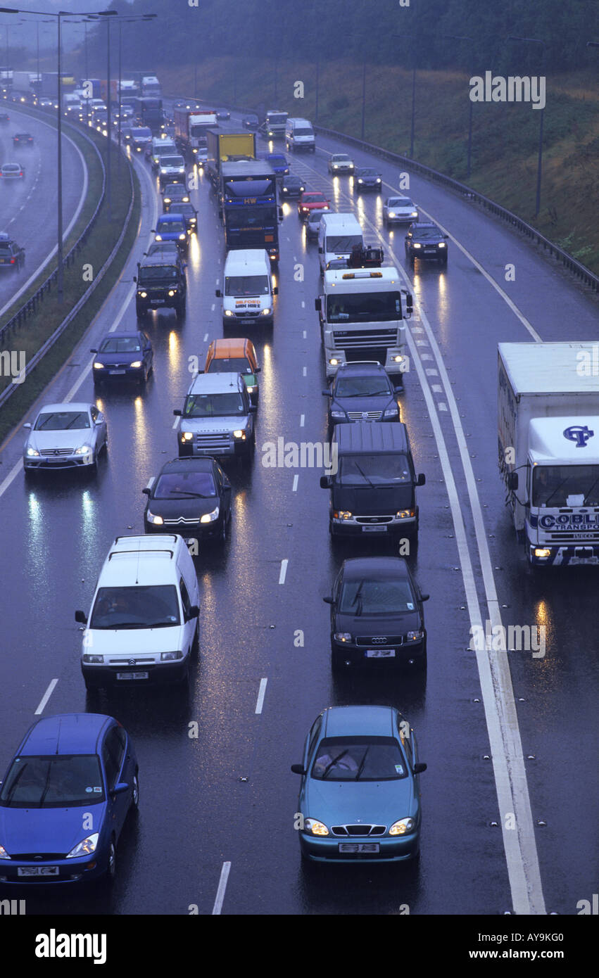 Embouteillage sur l'autoroute m62 lors d'une tempête leeds yorkshire uk Banque D'Images
