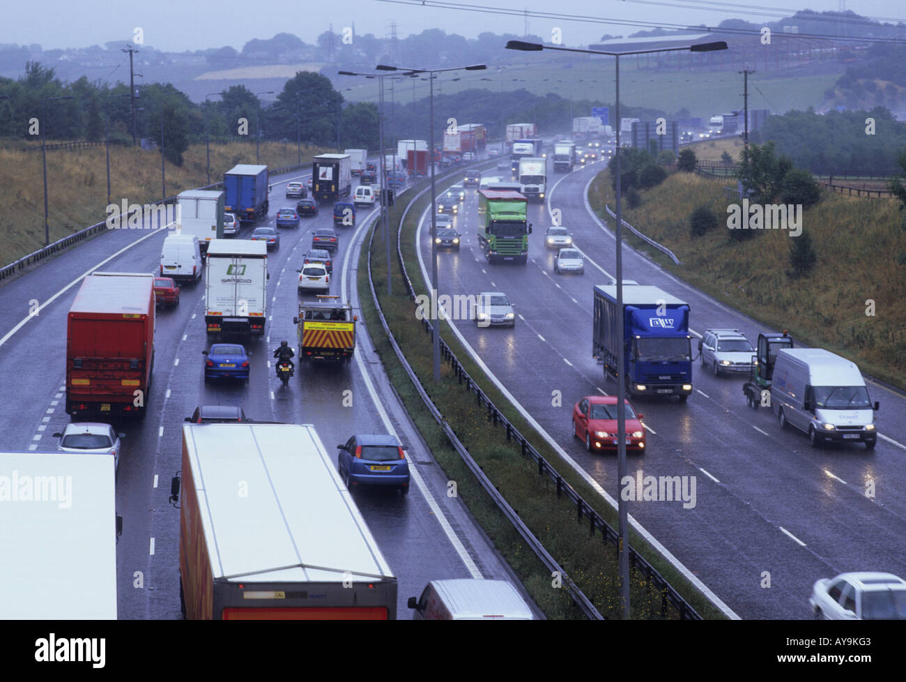 Embouteillage sur l'autoroute m62 lors d'une tempête leeds yorkshire uk Banque D'Images