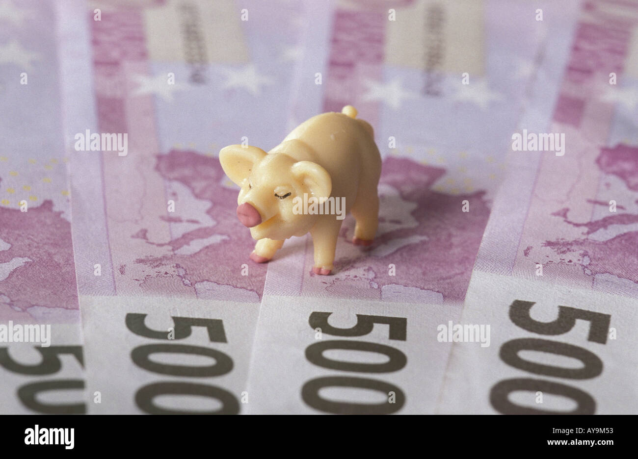 500 Euro Note mit Gluecksschweinchen Banque D'Images