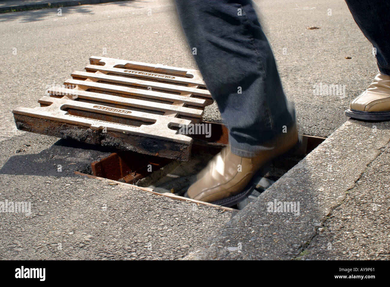 Mourir dans offengelassenen Fuesse Gulli treten Banque D'Images