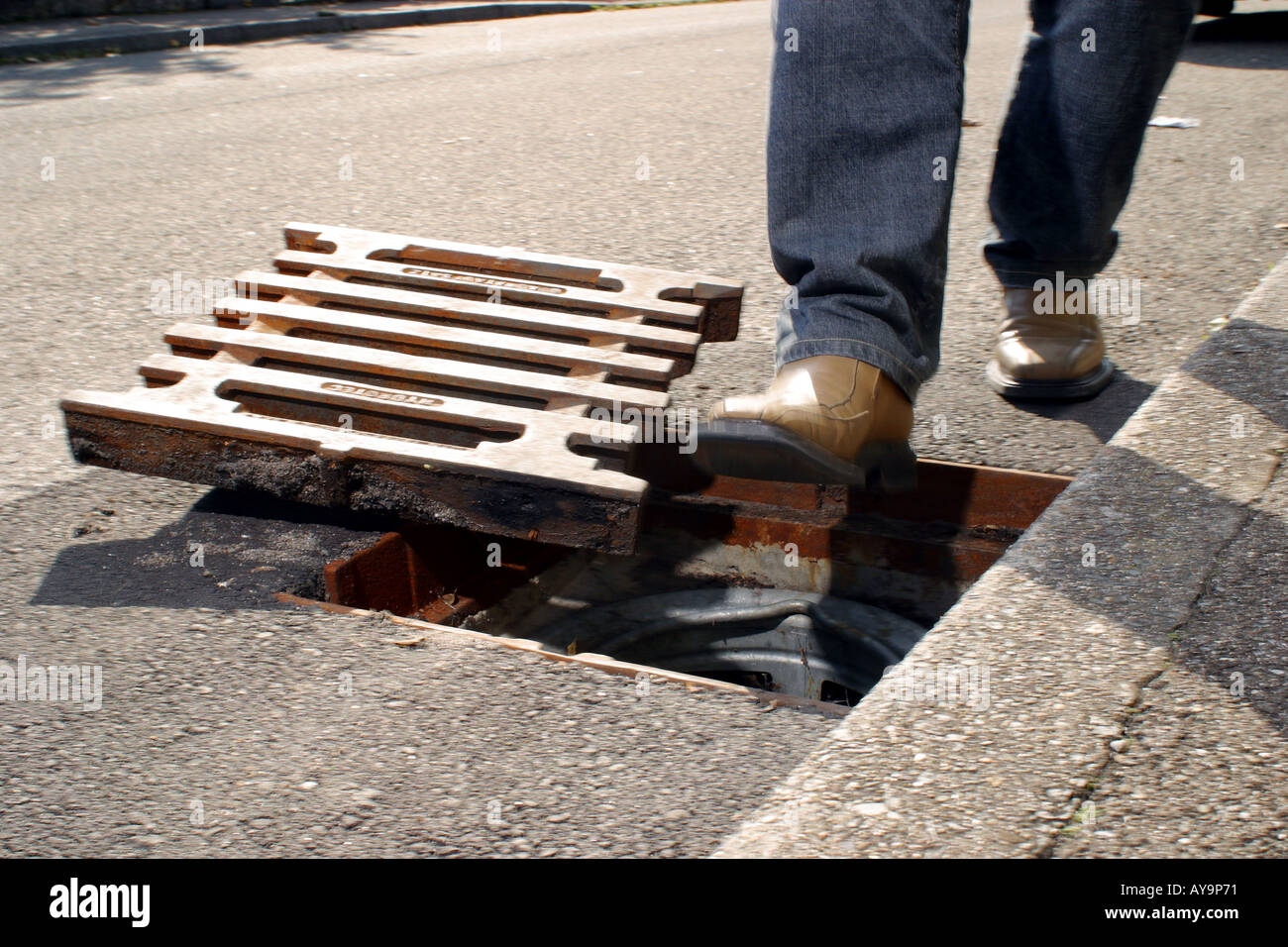 Mourir dans offengelassenen Fuesse Gulli treten Banque D'Images