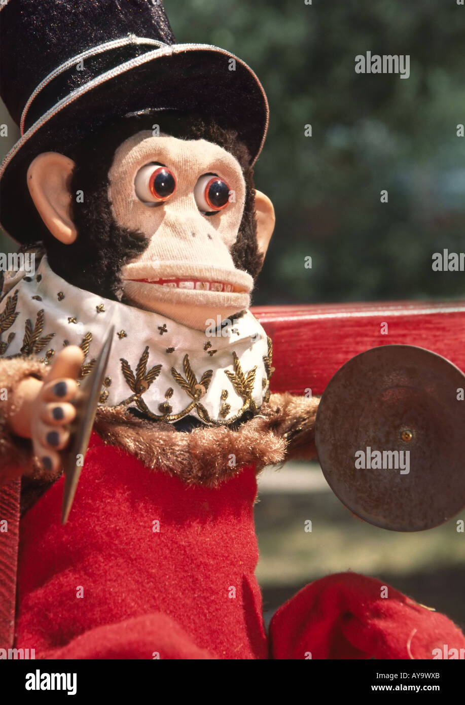 Monkey with cymbals Banque de photographies et d'images à haute résolution  - Alamy