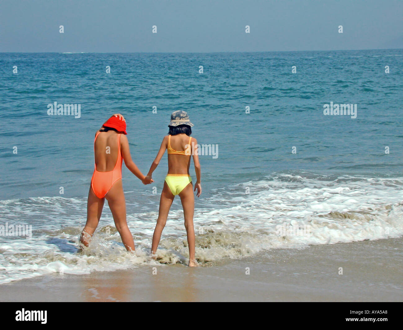 Les filles sur la plage de la côte nord de Paúba Sao Paulo Brésil Banque D'Images