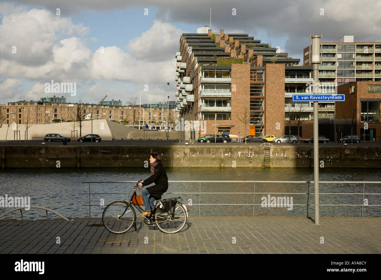 Vue sur la zone de rotterdam zuid rebuilded devant l'Spoorweghaven Banque D'Images