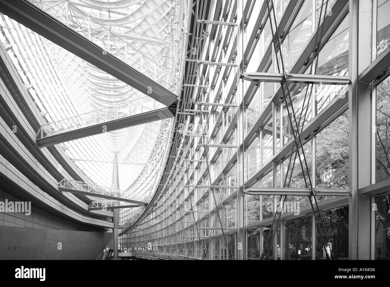 Asie Japon Tokyo vue de l'intérieur de l'hôtel de verre s'architecture moderne au Tokyo International Forum Banque D'Images