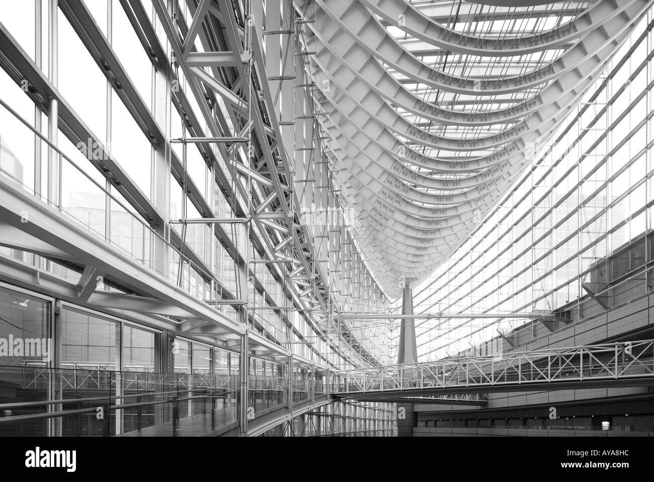 Asie Japon Tokyo vue de l'intérieur de l'hôtel de verre s'architecture moderne au Tokyo International Forum Banque D'Images