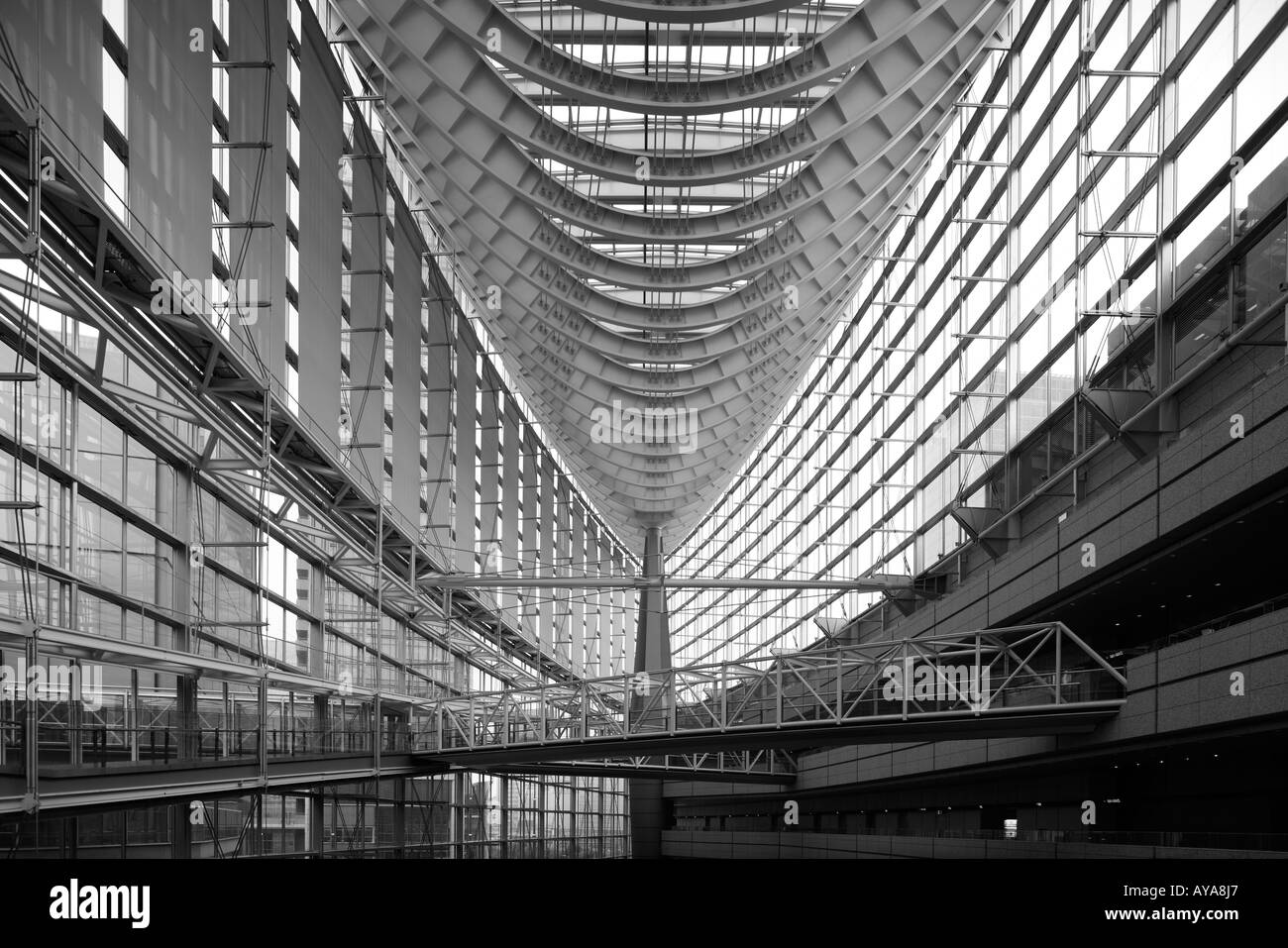 Asie Japon Tokyo vue de l'intérieur de l'hôtel de verre s'architecture moderne au Tokyo International Forum Banque D'Images