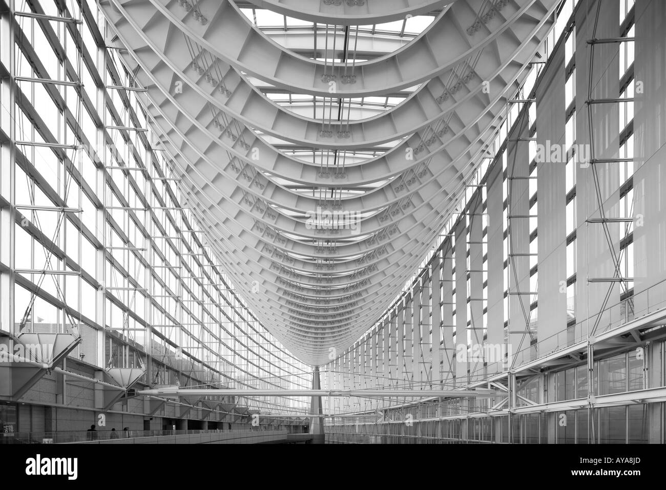 Asie Japon Tokyo vue de l'intérieur de l'hôtel de verre s'architecture moderne au Tokyo International Forum Banque D'Images