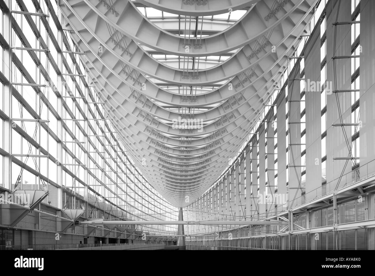 Asie Japon Tokyo vue de l'intérieur de l'hôtel de verre s'architecture moderne au Tokyo International Forum Banque D'Images