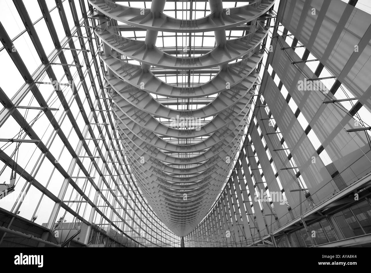 Asie Japon Tokyo vue de l'intérieur de l'hôtel de verre s'architecture moderne au Tokyo International Forum Banque D'Images