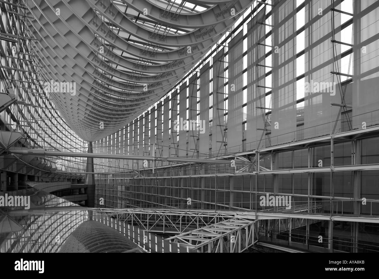 Asie Japon Tokyo vue de l'intérieur de l'hôtel de verre s'architecture moderne au Tokyo International Forum Banque D'Images