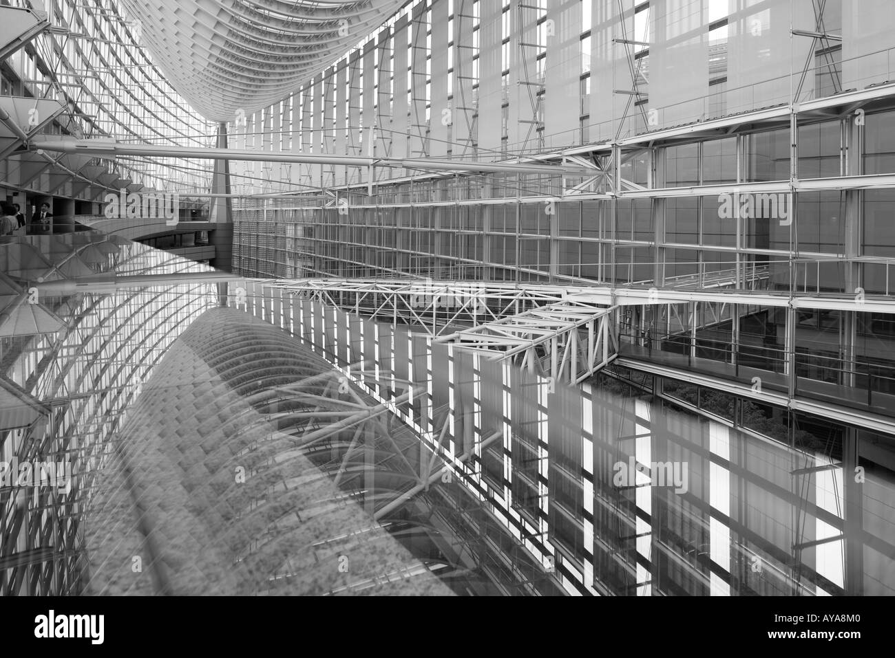 Asie Japon Tokyo vue de l'intérieur de l'hôtel de verre s'architecture moderne au Tokyo International Forum Banque D'Images