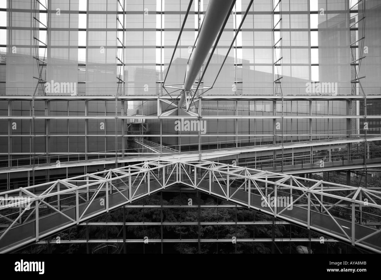 Asie Japon Tokyo vue de l'intérieur de l'hôtel de verre s'architecture moderne au Tokyo International Forum Banque D'Images