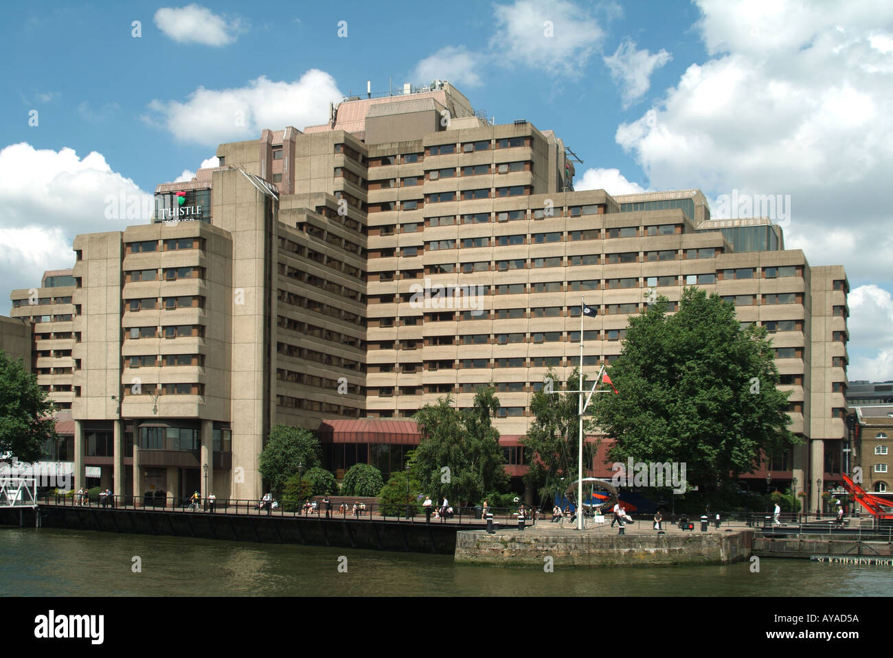 District londonien de Tower Hamlets riverside Guoman Tower Thistle Hotel à St Katharine Dock Banque D'Images