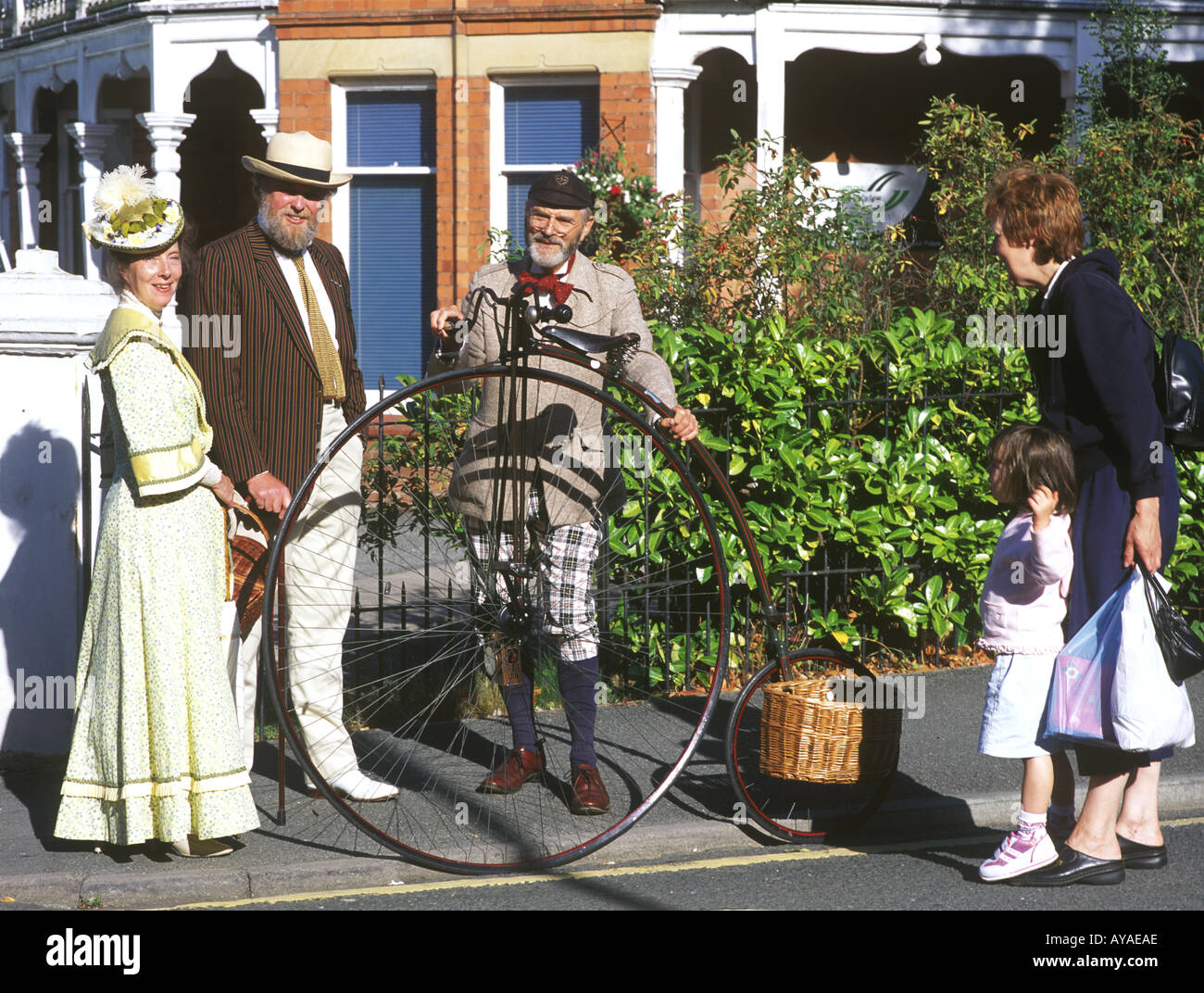 Les gens en costume Festival Victorienne Llandrindod Wells Powys Pays de Galles UK KP Banque D'Images