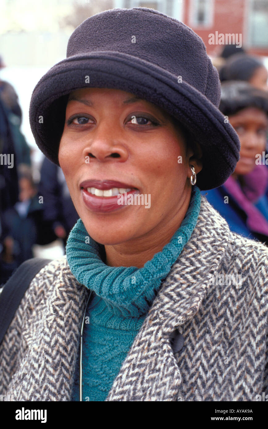 Femme Âge 38 à la Martin Luther King Day Parade Central High. St Paul Minnesota USA Banque D'Images