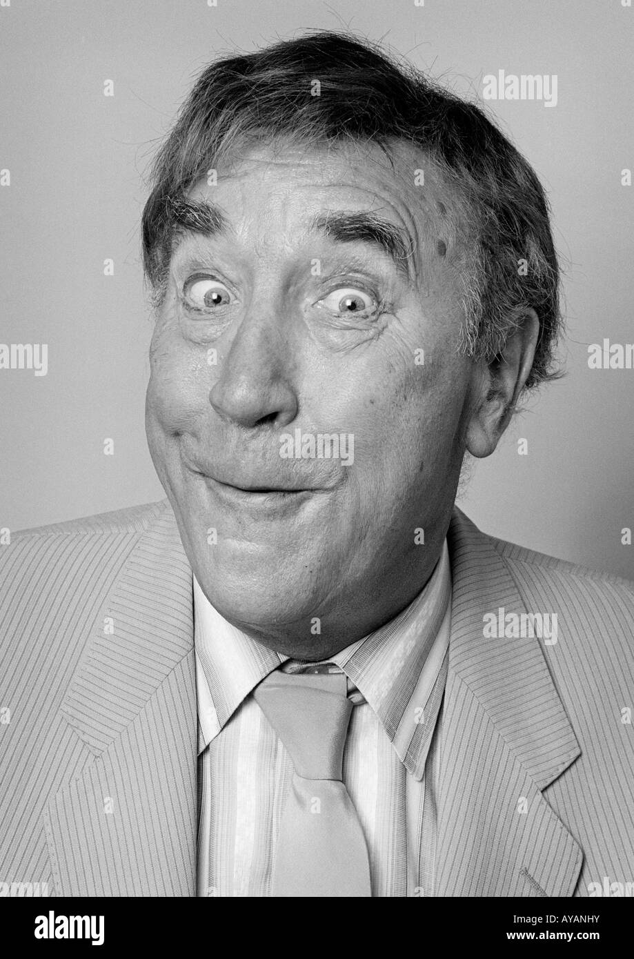 Portrait de l'acteur et humoriste Frankie Howerd prises l'été 1986 Banque D'Images