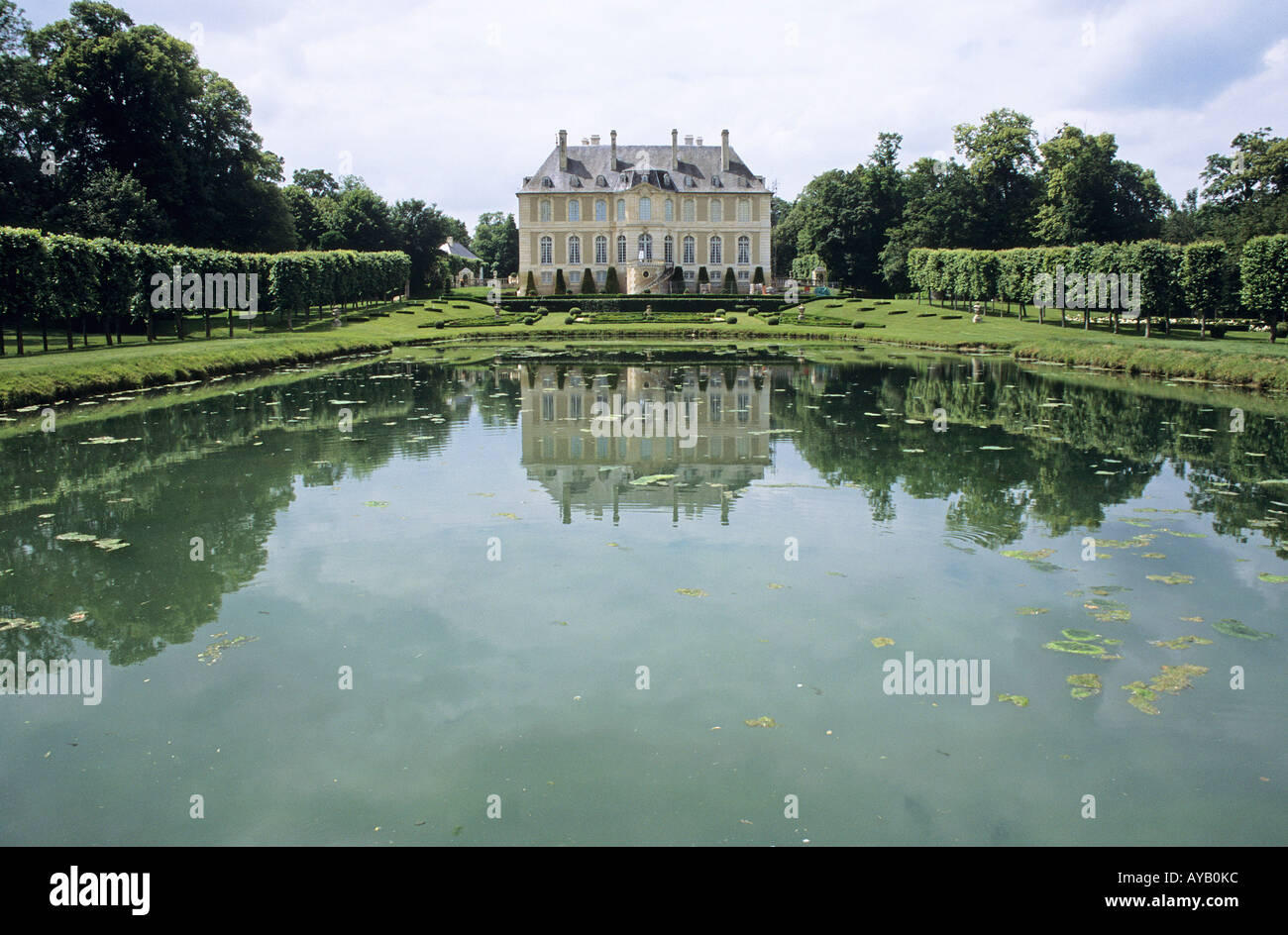 Château de Vendeuvre Vue extérieure de Pond Banque D'Images