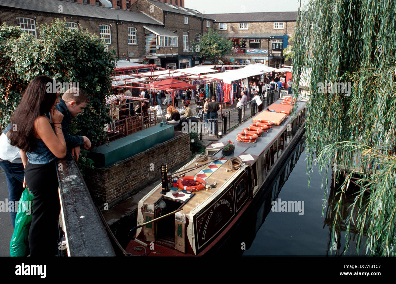 Camden Lock le marché en plein air et des bars à Londres Banque D'Images