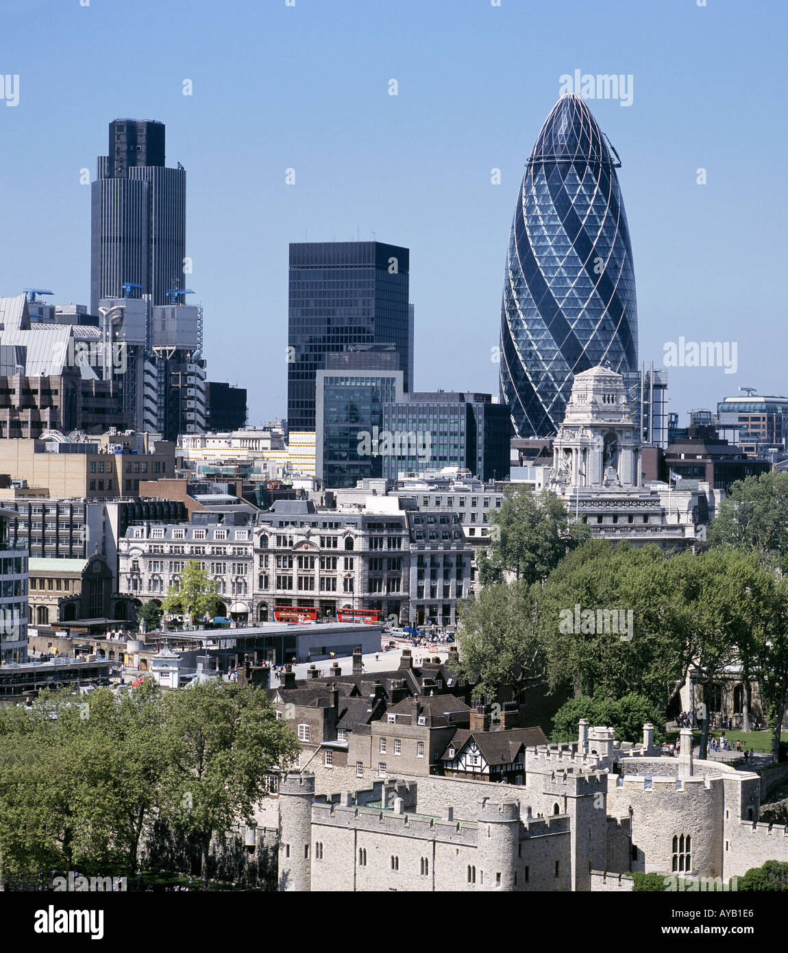 Tour de Londres avec NatWest et de tours de la ville Banque D'Images
