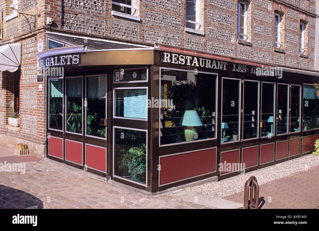 restaurant-at-veules-les-roses-banque-de-photographies-et-d-images