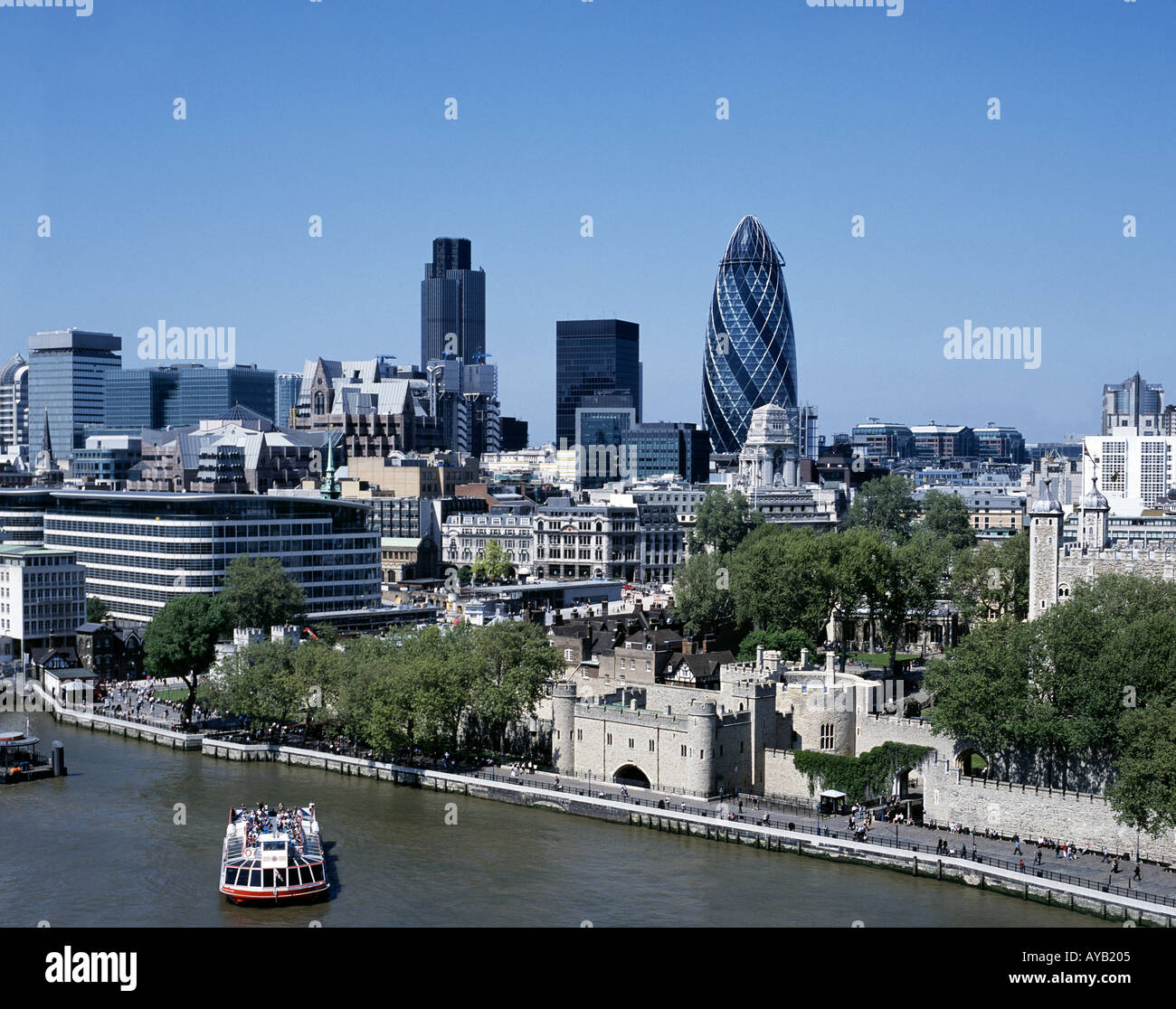 Tour de Londres avec NatWest et tours suisse dans la ville de Londres. Banque D'Images