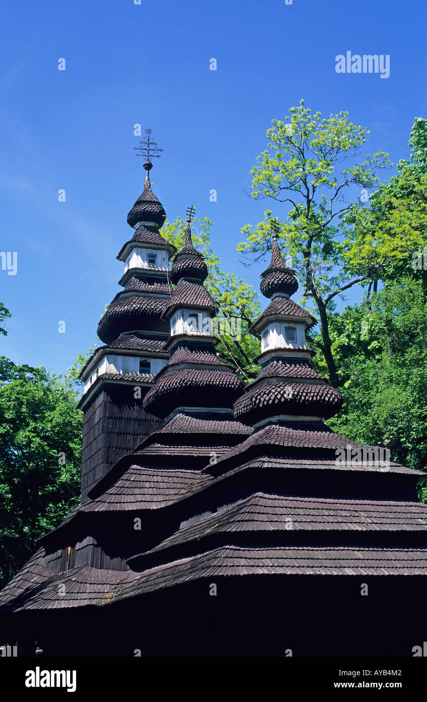 17thc St Michael s'église dans jardin Kinsky sur la colline de Petrin Prague c'est un exemple de la construction bois de Ruthénie une région attachée à la Tchécoslovaquie en 1919 et fait maintenant partie de l'Ukraine qu'il a été déplacé de la place du village d'Medvedovice à son emplacement actuel en 1928 Banque D'Images