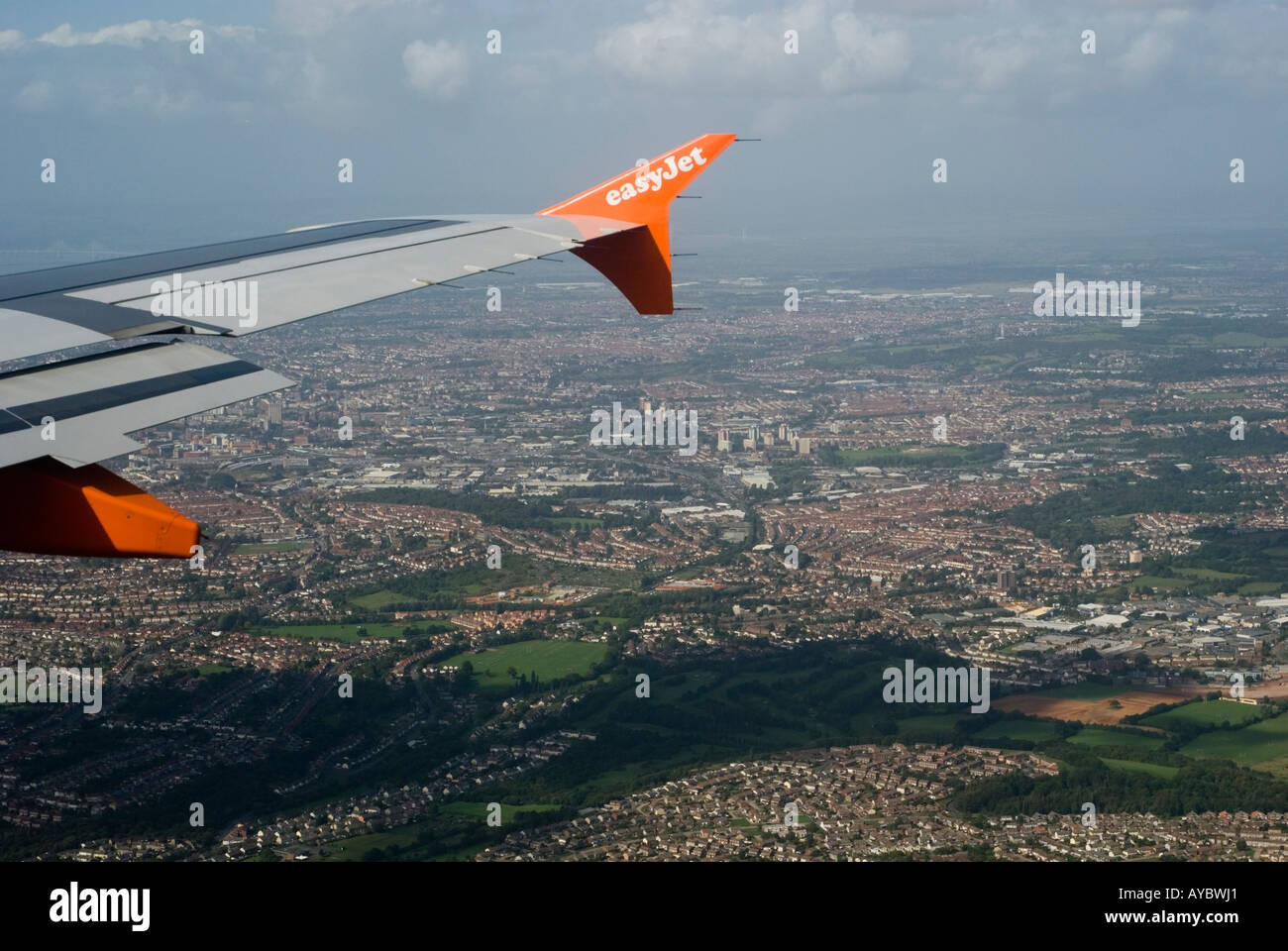 Bristol England UK Vue aérienne de la ville d'avion Easyjet en direction de l'aéroport de Bristol Banque D'Images