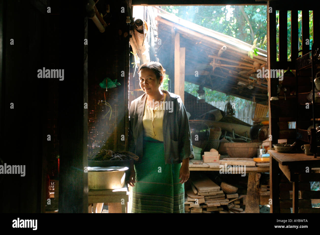 La cuisine birmane au village de Yandabo sur les rives de l'Irrawaddy, fleuve Ayeyarwady), la Birmanie (Myanmar), Banque D'Images